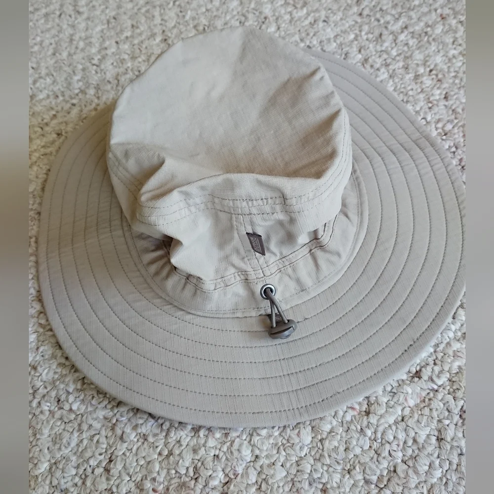 Outdoor Research Oasis Sun Hat in a light khakis tan color size M